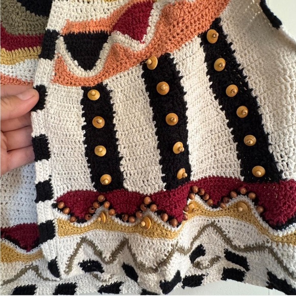 Vintage Knitting Needles Hand knitted Vest with wood bead accents - Picture 4 of 7